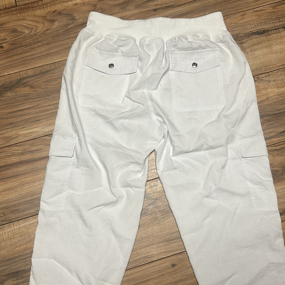 NWOT. Woman’s Mofiz white lightweight cargo joggers. Size L. - Picture 4 of 5